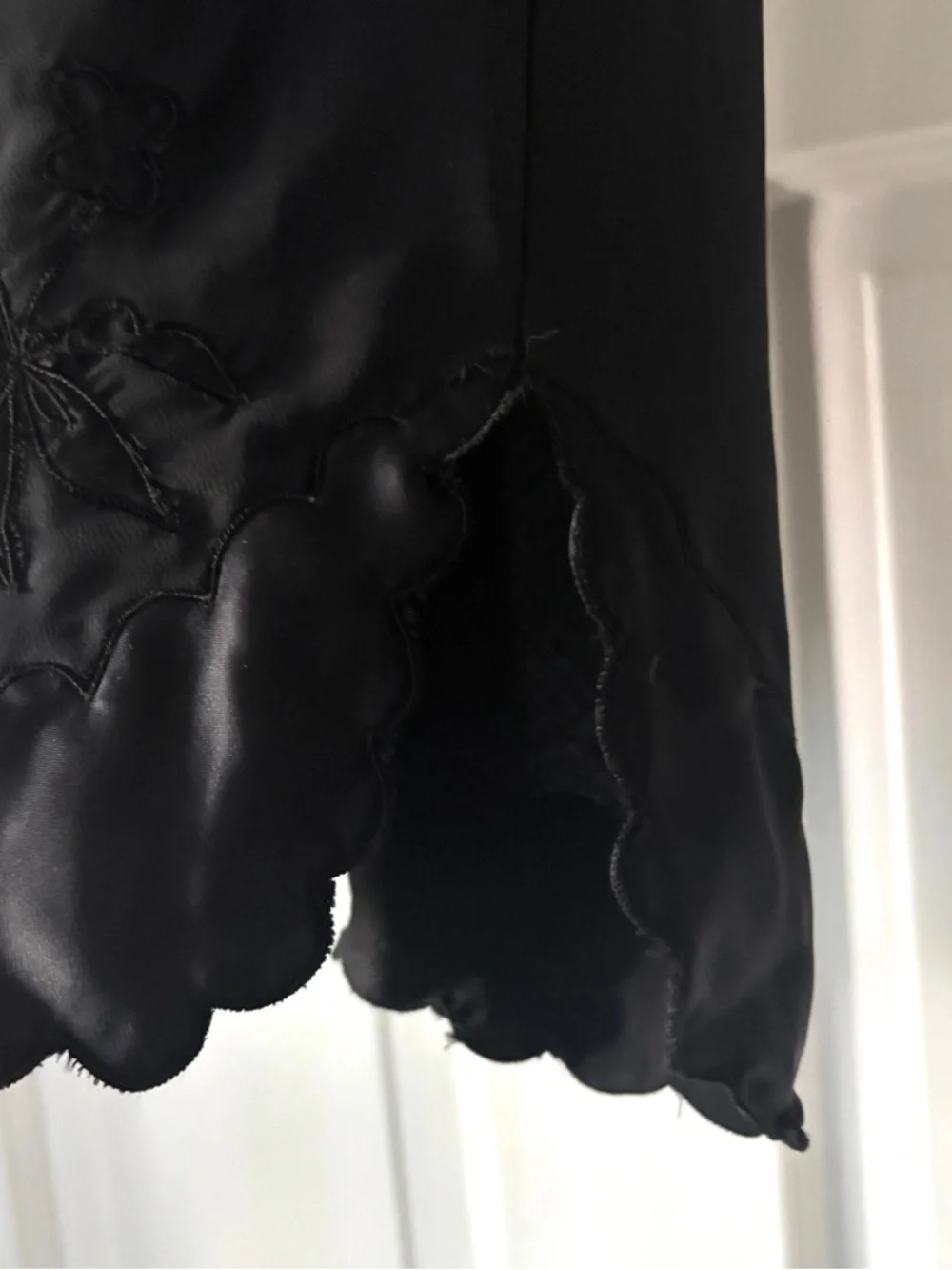 Vintage 70s Lady Lynne Black Half Slip Scalloped Size Large - Picture 3 of 14